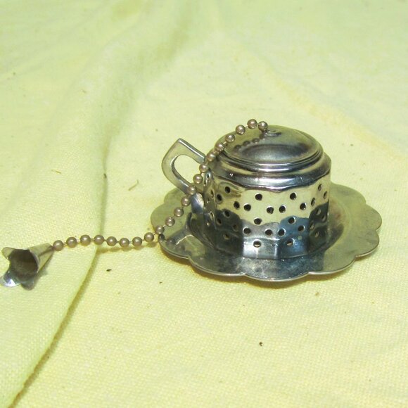 VTG TEA INFUSER/BALL W/PLATE,ILVER COLOR, UNUSUAL DIFFUSER - Picture 1 of 6